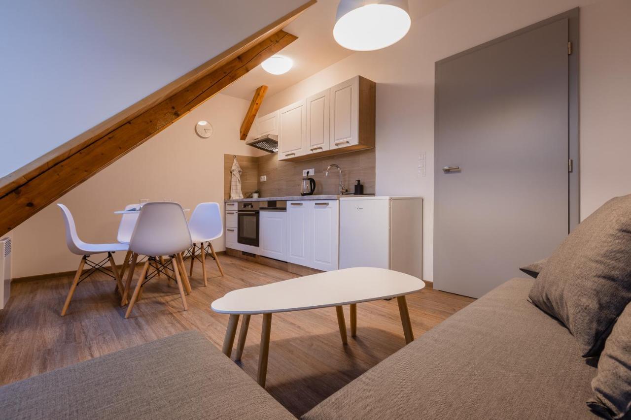 Romanticky Loft Parking U Hlavniho Nadrazi Оломоуц Экстерьер фото