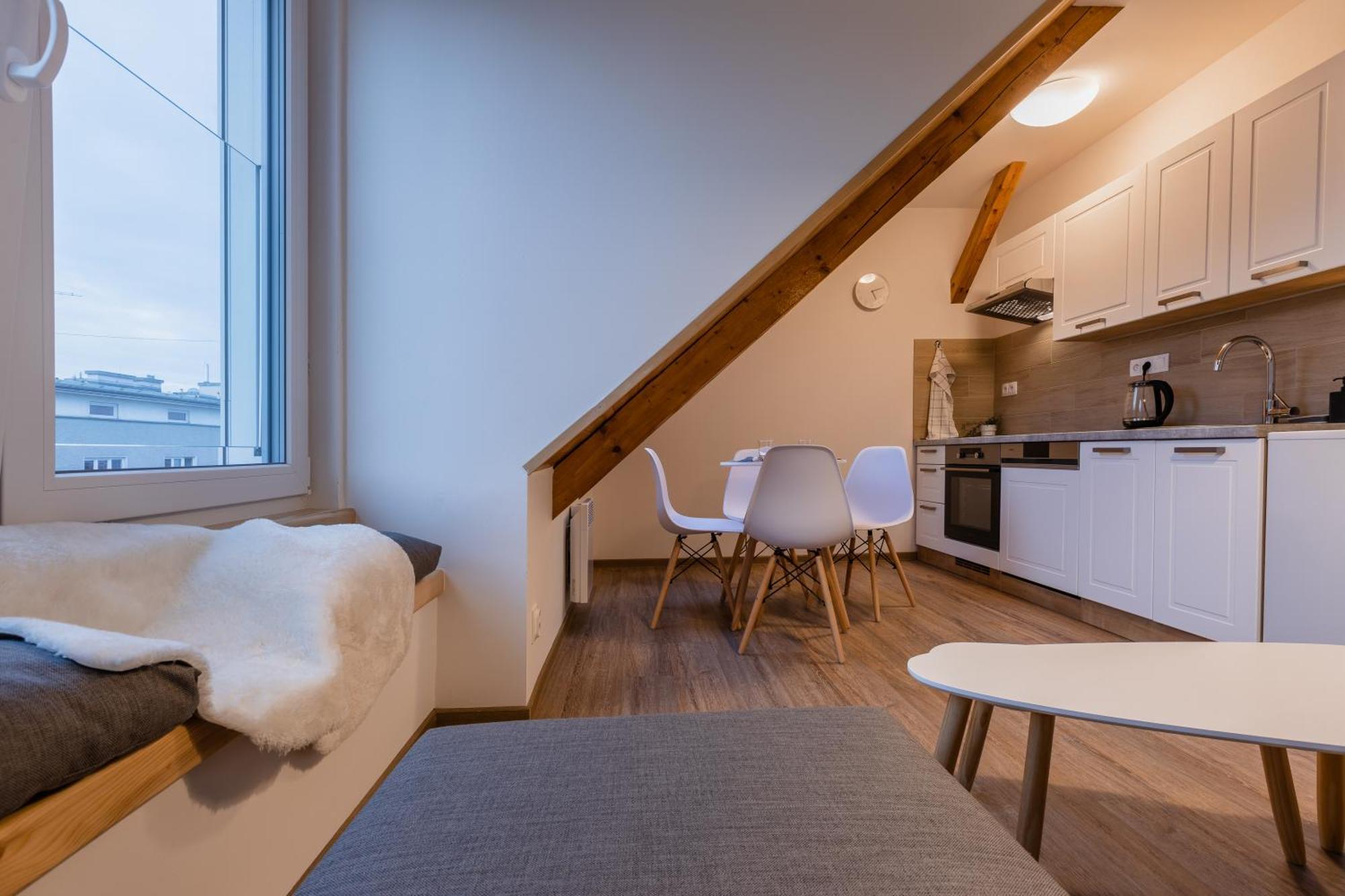 Romanticky Loft Parking U Hlavniho Nadrazi Оломоуц Экстерьер фото