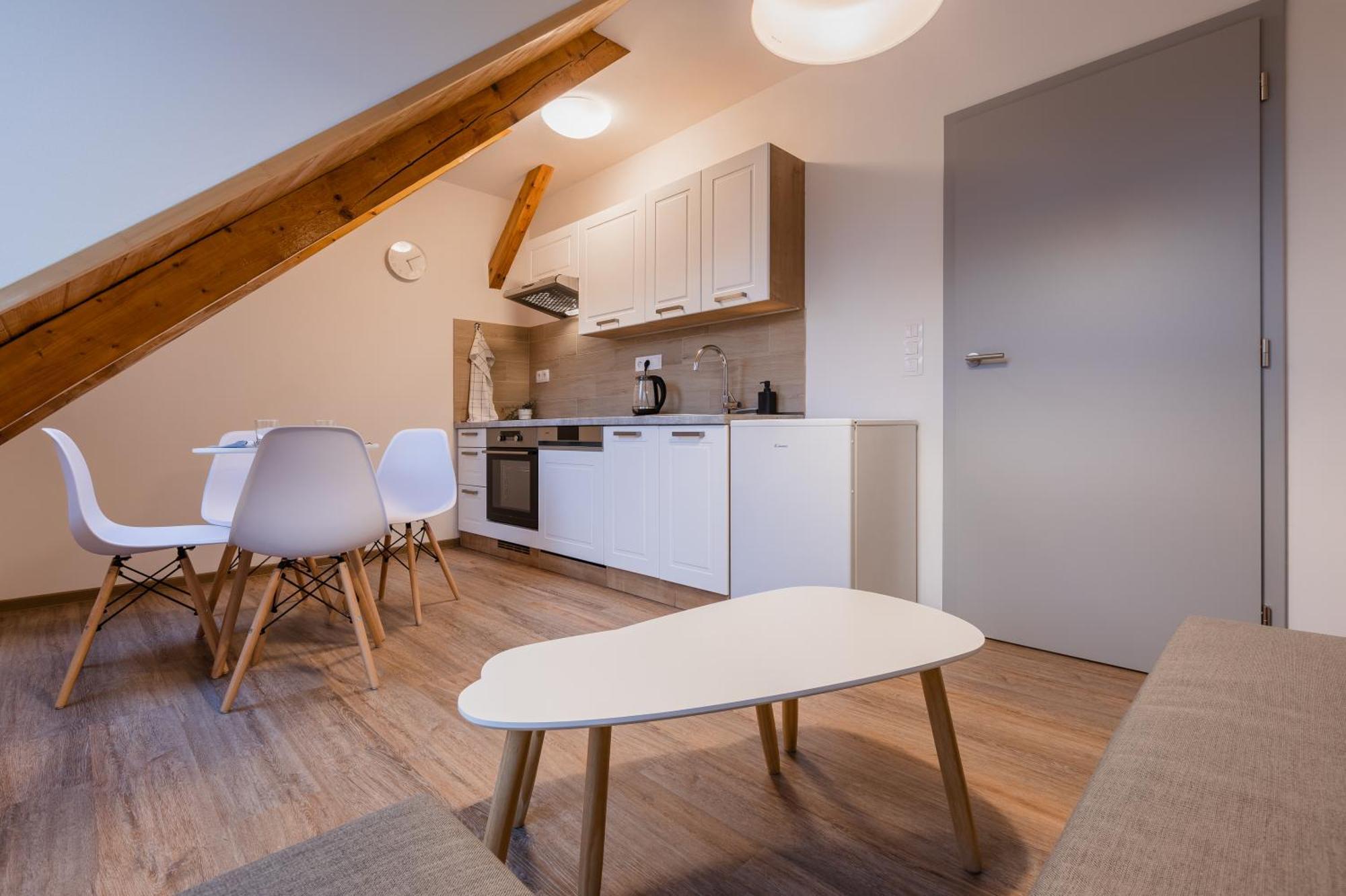 Romanticky Loft Parking U Hlavniho Nadrazi Оломоуц Экстерьер фото